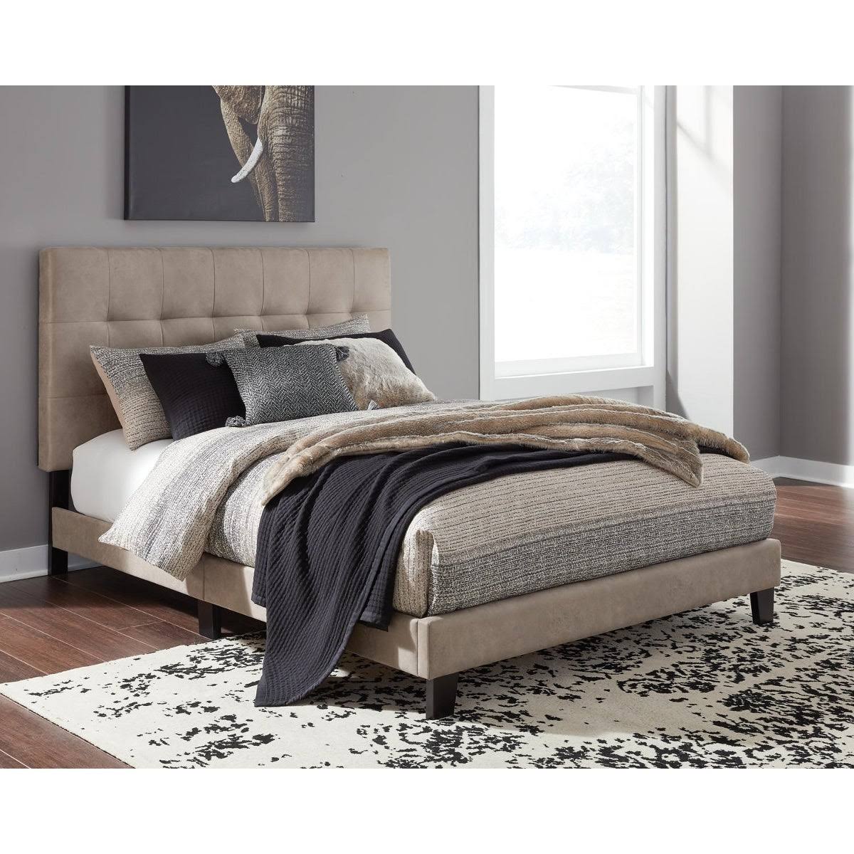 King Upholstered Bed I415038