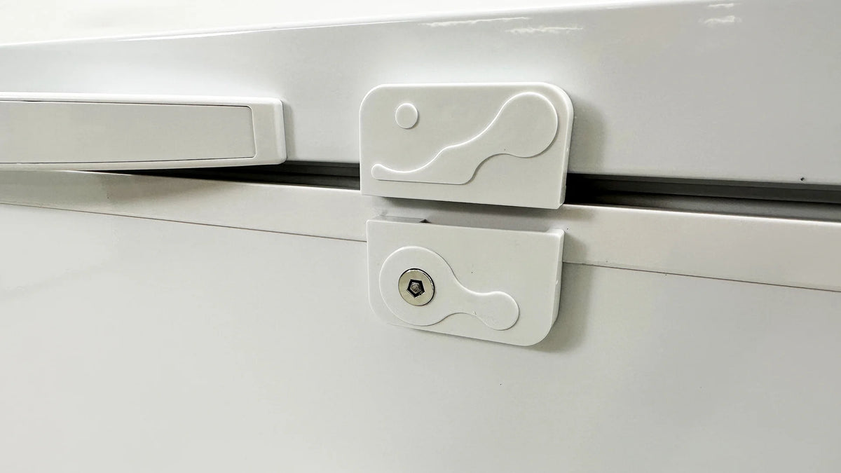White 12.2 Cu.Ft. Commercial Chest Freezer with Top Open Door O51008