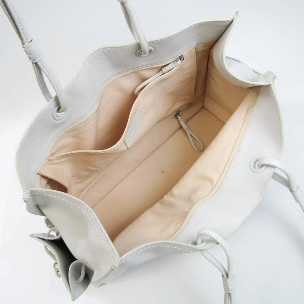 Pre-Owned White Leather Shoulder Bag K84720