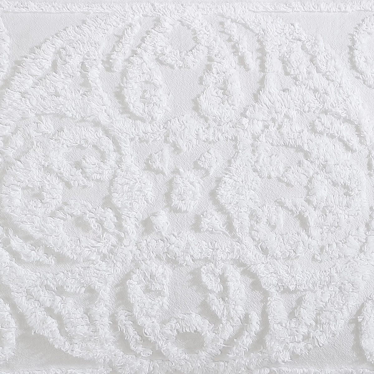 White Full Chenille Bedspread J12592