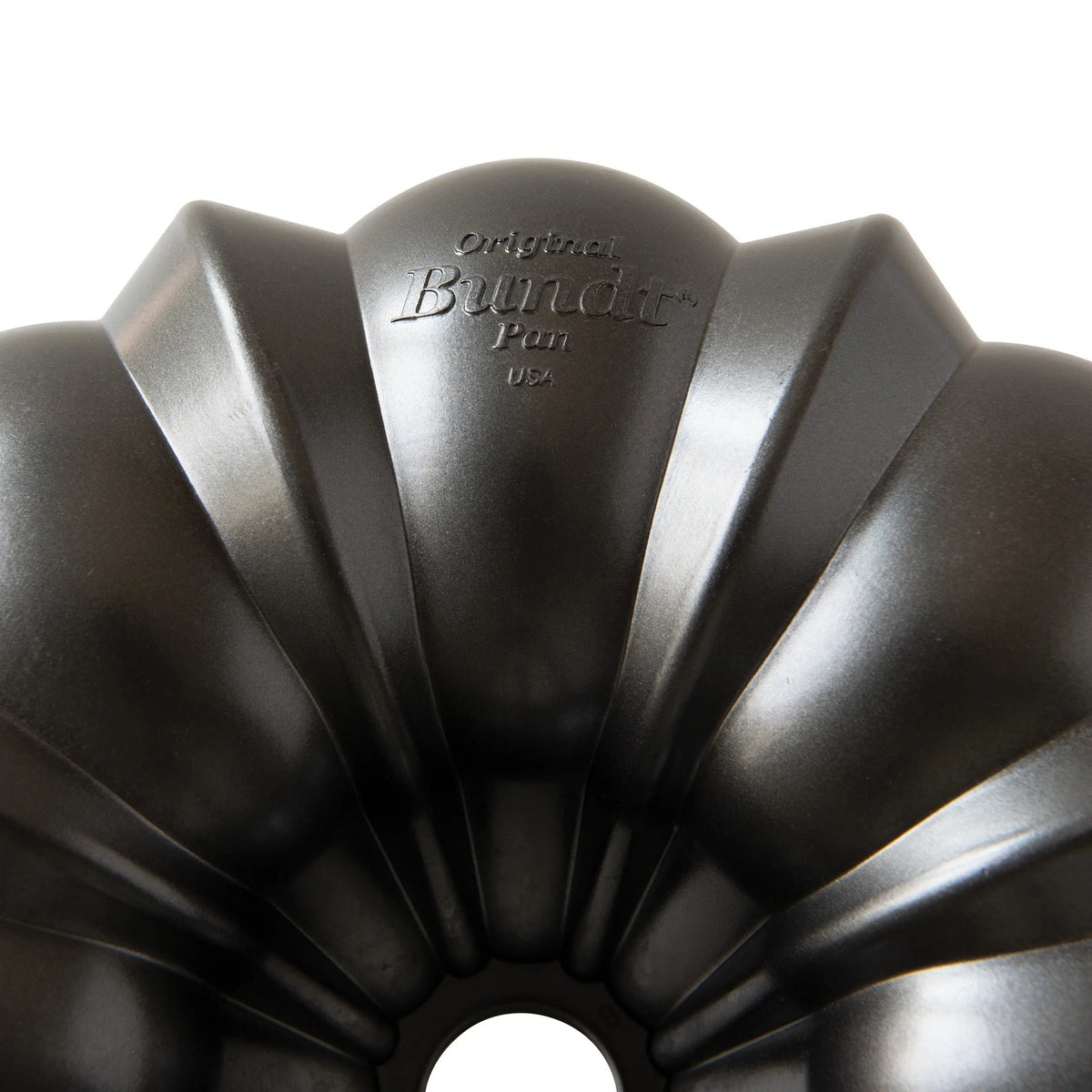 ProCast Aluminum Nonstick 12 Cup Bundt Pan, Graphite Silver, 10.5" x 10.5" x 3.8" Y579082