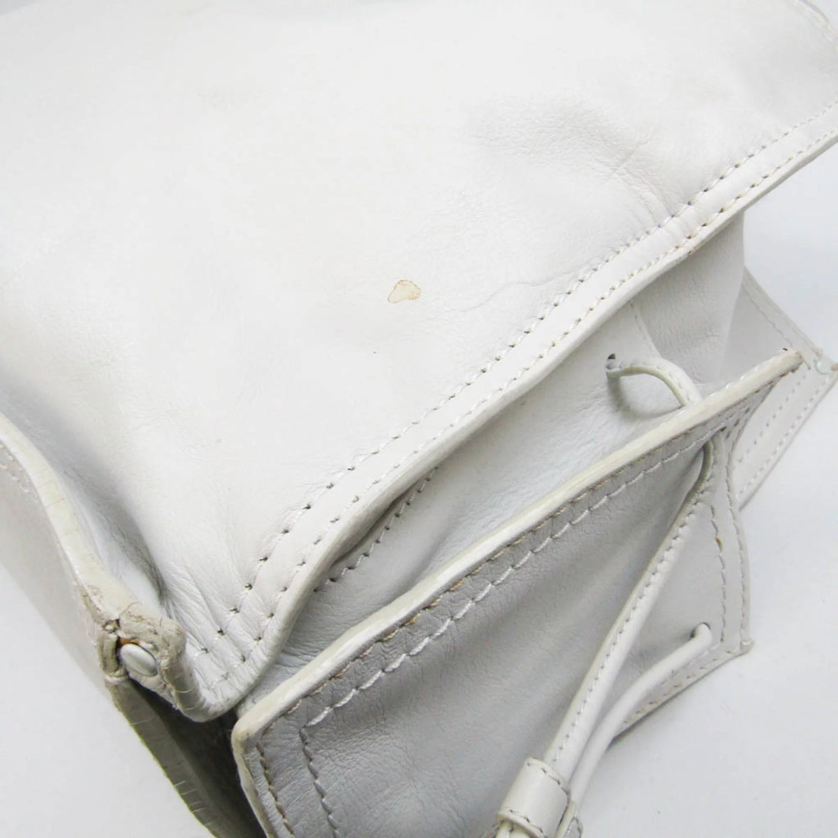 Pre-Owned White Leather Shoulder Bag K84720