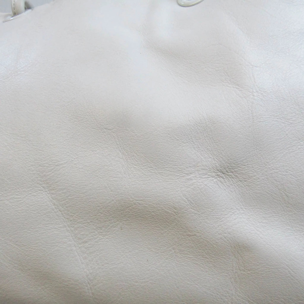 Pre-Owned White Leather Shoulder Bag K84720